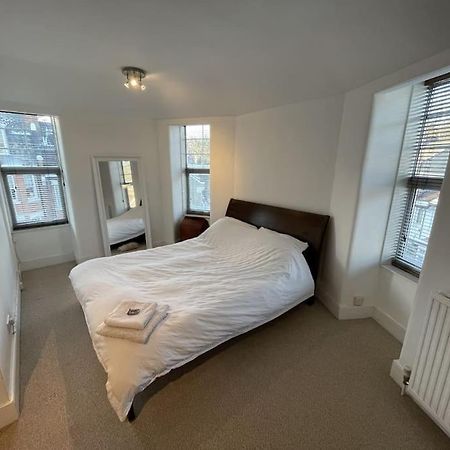Spacious Two Bedroom Flat In Prestigious Highgate. Londen Buitenkant foto